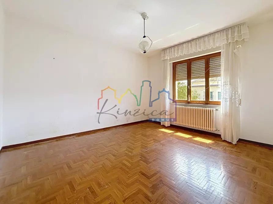 Immagine 11 di Villa in vendita  a Cascina