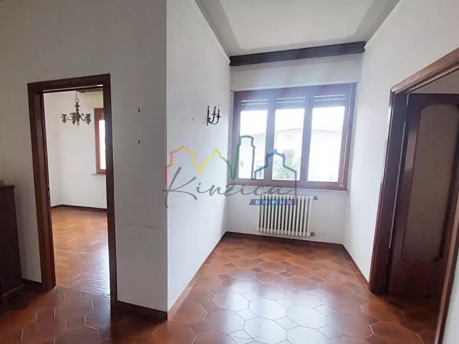 Immagine 5 di Villa in vendita  a Cascina