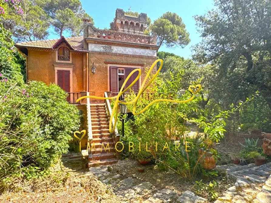 Immagine 10 di Villa in vendita  a Rosignano Marittimo