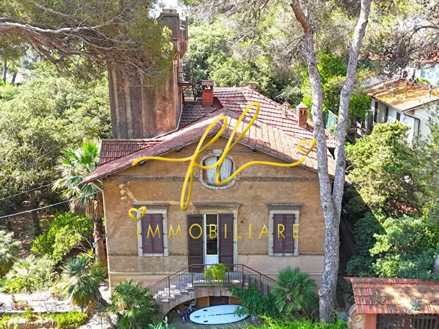 Immagine 11 di Villa in vendita  a Rosignano Marittimo