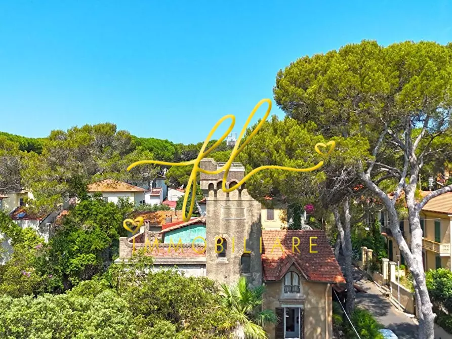 Immagine 9 di Villa in vendita  a Rosignano Marittimo