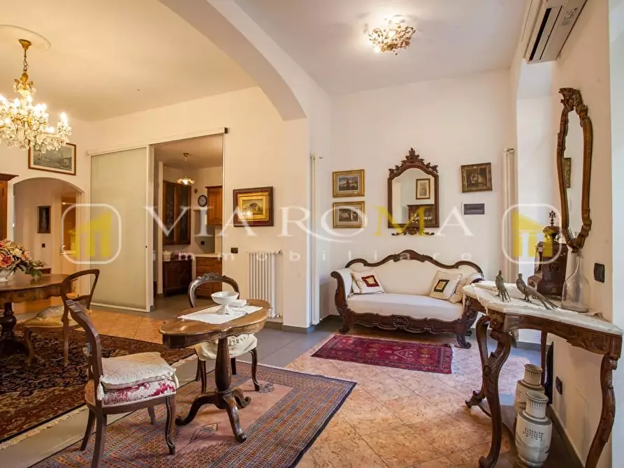 Immagine 19 di Appartamento in vendita  a Lucca