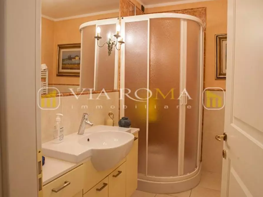 Immagine 25 di Appartamento in vendita  a Lucca