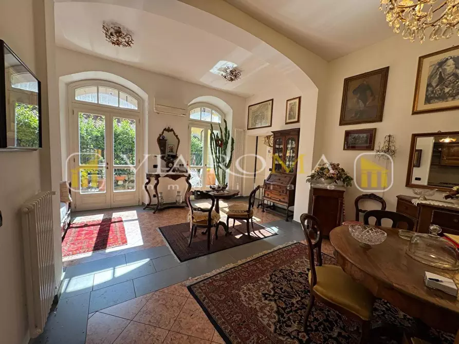 Immagine 2 di Appartamento in vendita  a Lucca