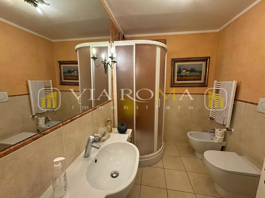 Immagine 11 di Appartamento in vendita  a Lucca