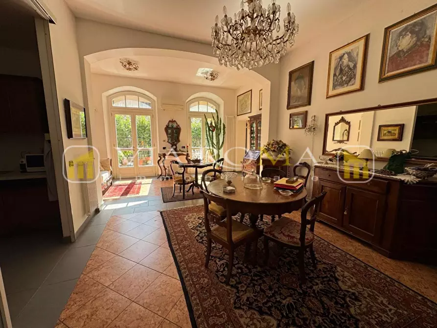 Immagine 17 di Appartamento in vendita  a Lucca