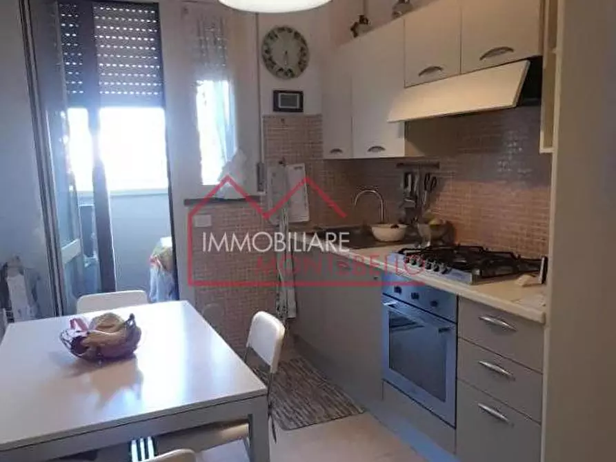 Immagine 11 di Appartamento in vendita  a Viareggio