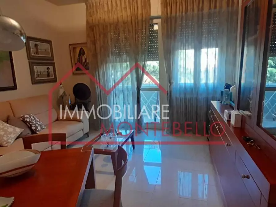 Immagine 2 di Appartamento in vendita  a Viareggio