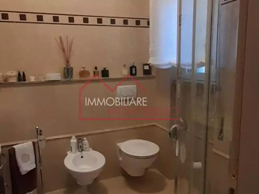 Immagine 9 di Appartamento in vendita  a Viareggio