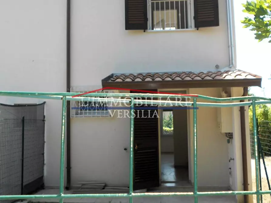 Immagine 36 di Casa bifamiliare in vendita  a Massa