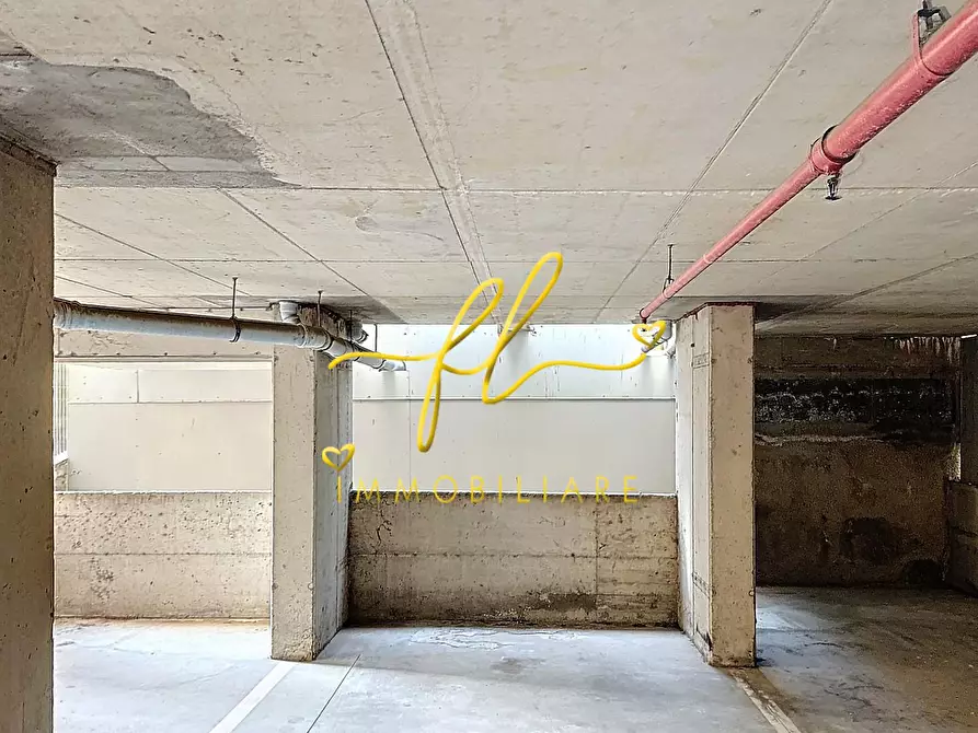 Immagine 7 di Garage in vendita  a Cecina