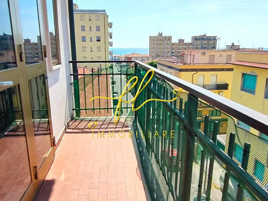 Immagine 21 di Appartamento in vendita  a Rosignano Marittimo