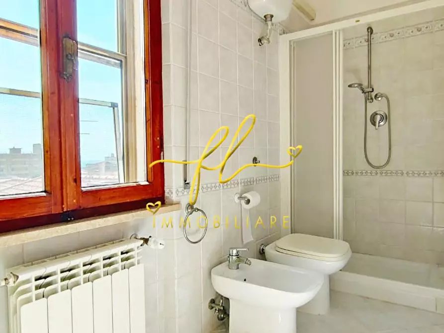 Immagine 16 di Appartamento in vendita  a Rosignano Marittimo