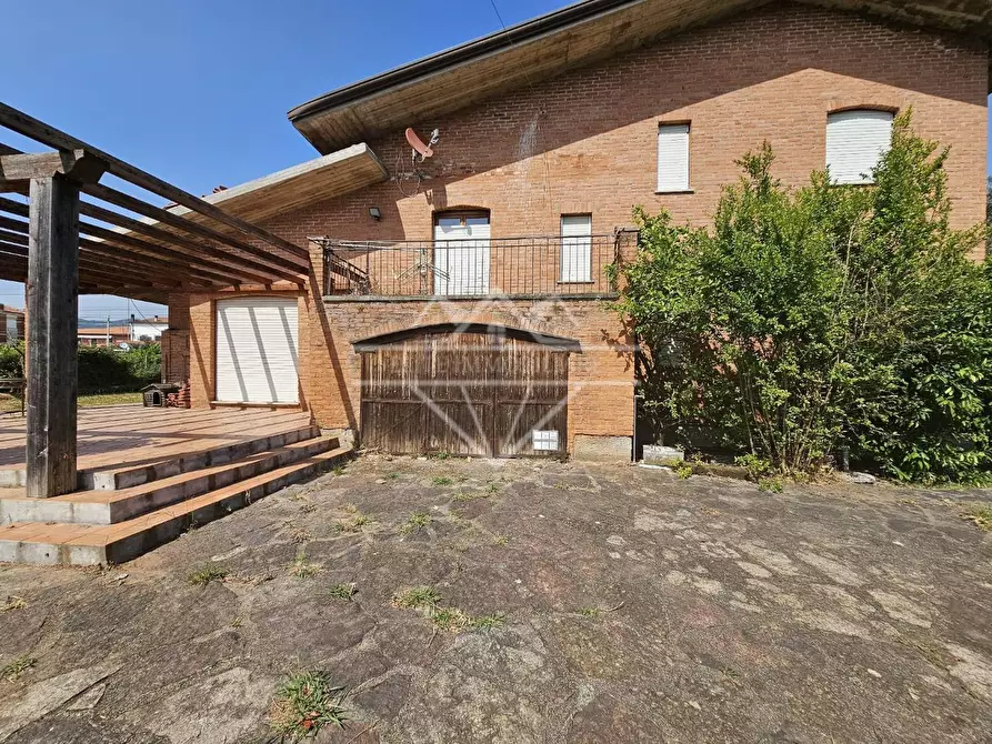 Immagine 2 di Villa in vendita  a Ortonovo