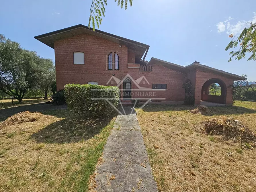 Immagine 1 di Villa in vendita  a Ortonovo