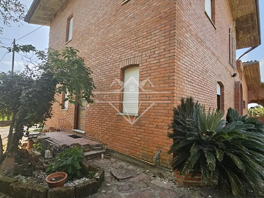 Immagine 13 di Villa in vendita  a Ortonovo