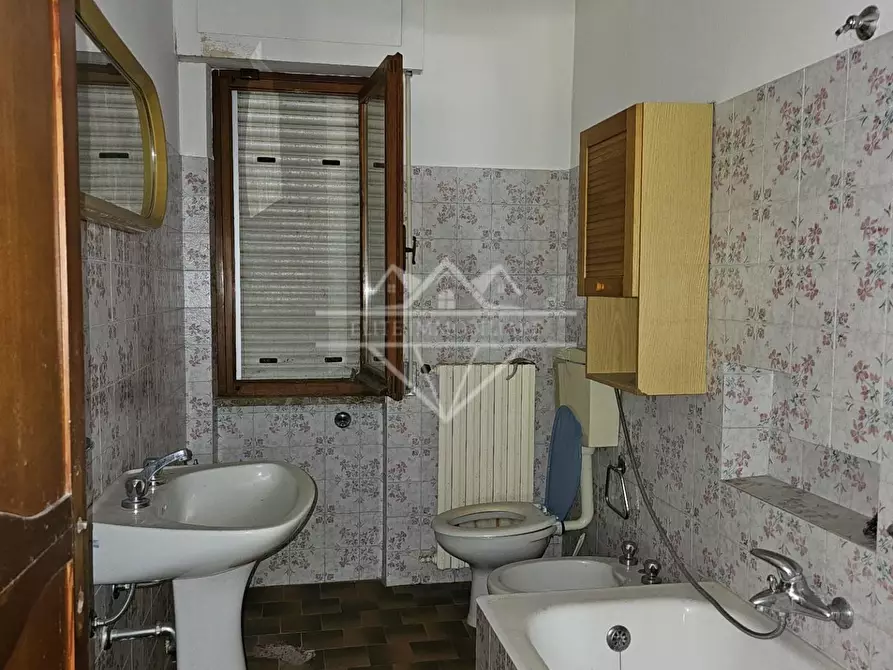 Immagine 8 di Villa in vendita  a Ortonovo