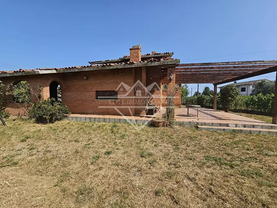 Immagine 4 di Villa in vendita  a Ortonovo