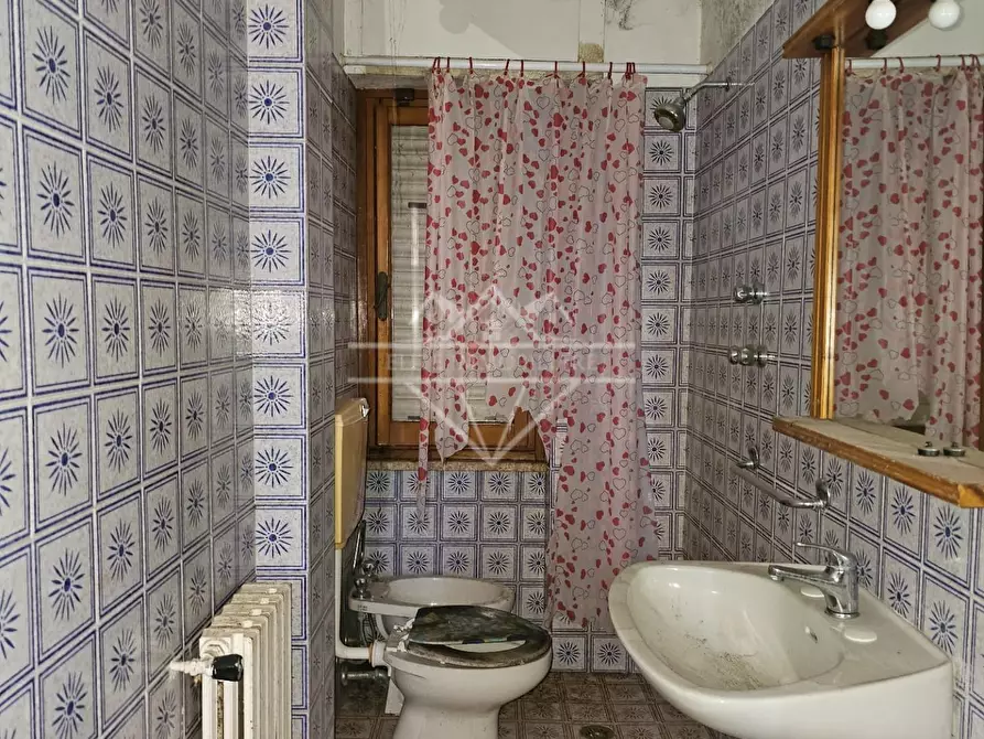 Immagine 19 di Villa in vendita  a Ortonovo