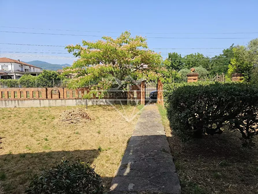 Immagine 12 di Villa in vendita  a Ortonovo