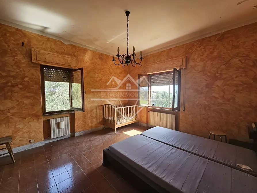 Immagine 9 di Villa in vendita  a Ortonovo