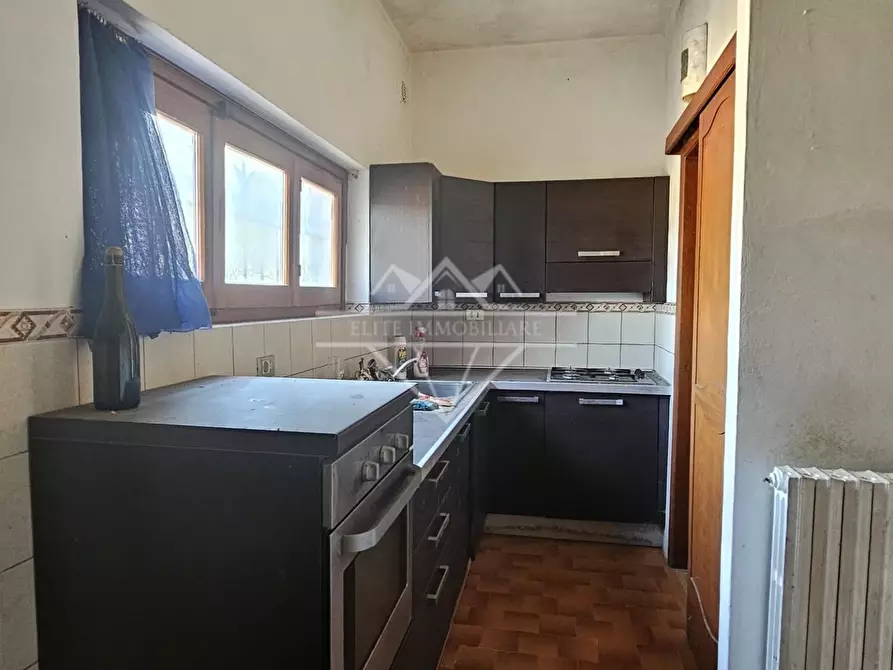 Immagine 11 di Villa in vendita  a Ortonovo