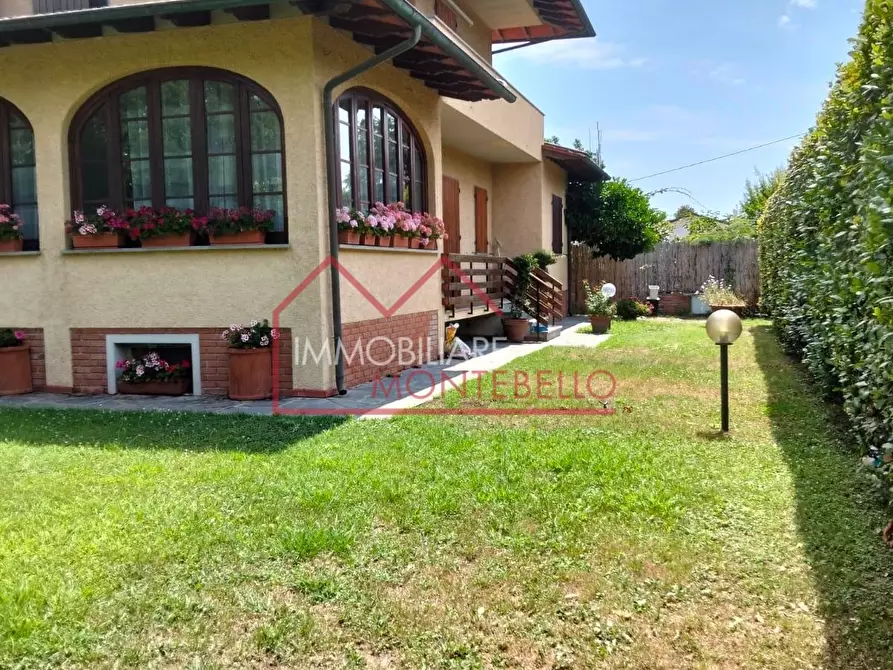 Immagine 28 di Villa in vendita  a Forte Dei Marmi