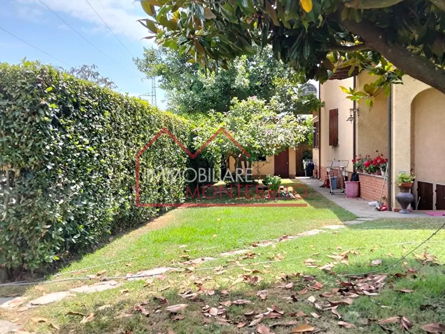 Immagine 33 di Villa in vendita  a Forte Dei Marmi