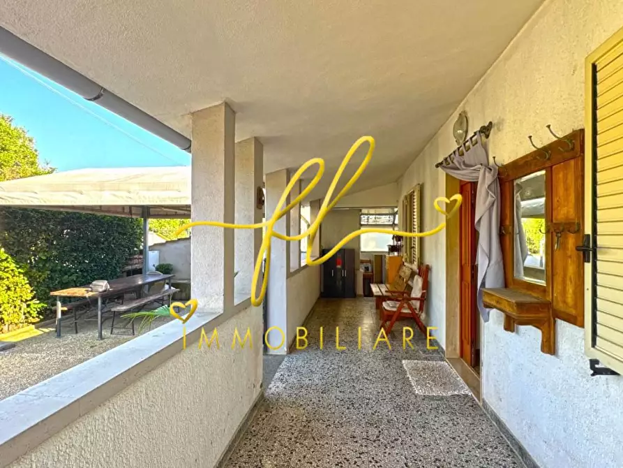 Immagine 3 di Villa in vendita  a Cecina