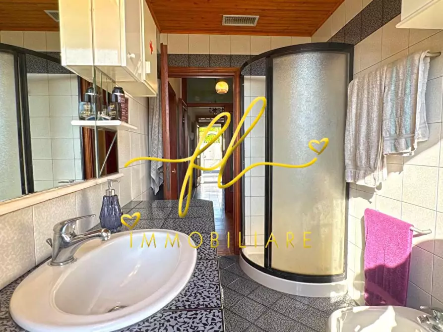 Immagine 18 di Villa in vendita  a Cecina