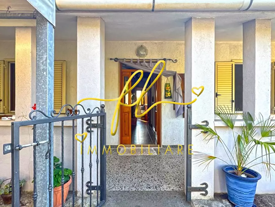 Immagine 2 di Villa in vendita  a Cecina