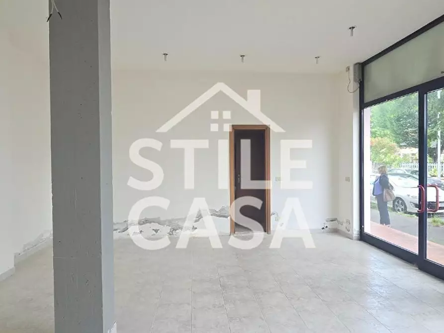 Immagine 2 di Locale commerciale in vendita  a Altopascio