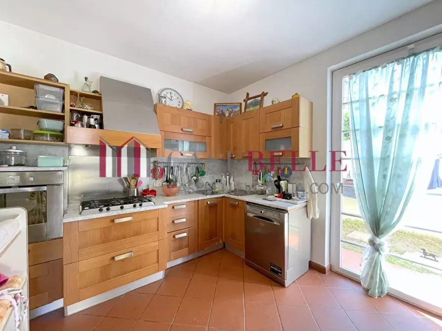 Immagine 1 di Appartamento in vendita  a Viareggio