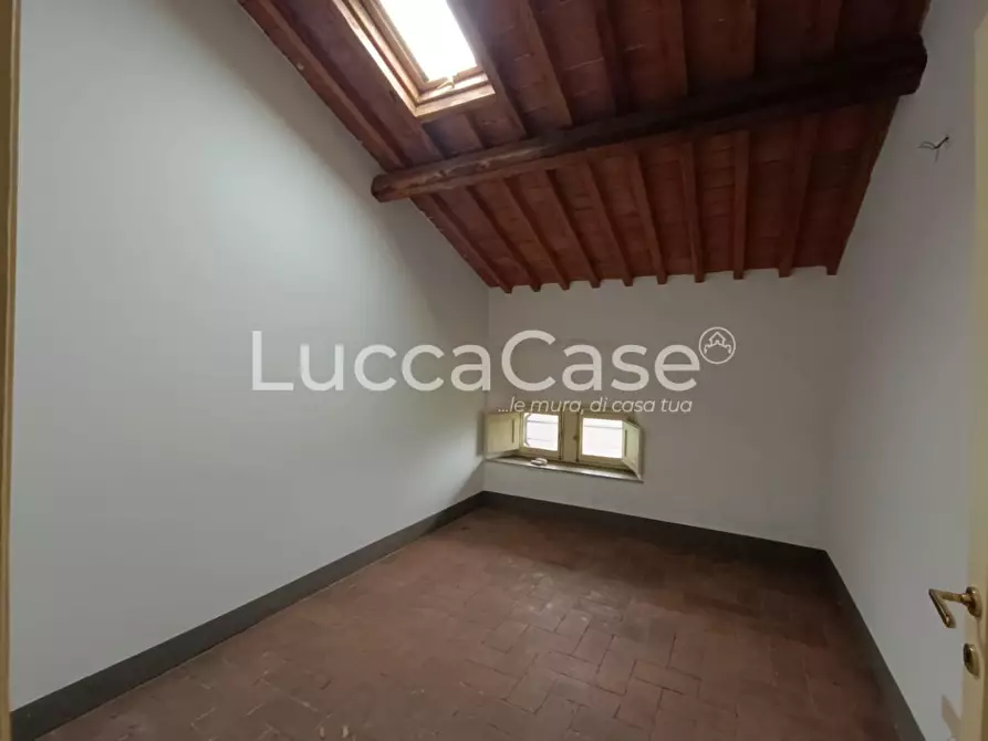 Immagine 3 di Ufficio in vendita  a Lucca