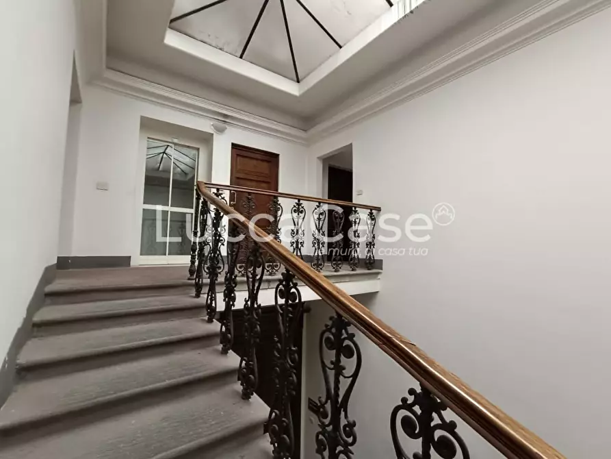 Immagine 13 di Ufficio in vendita  a Lucca