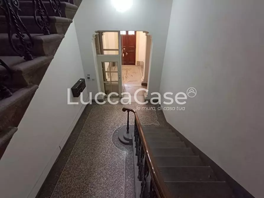 Immagine 15 di Ufficio in vendita  a Lucca