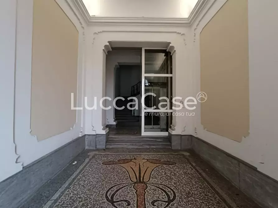 Immagine 14 di Ufficio in vendita  a Lucca