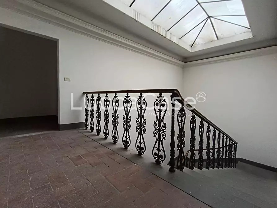 Immagine 4 di Ufficio in vendita  a Lucca