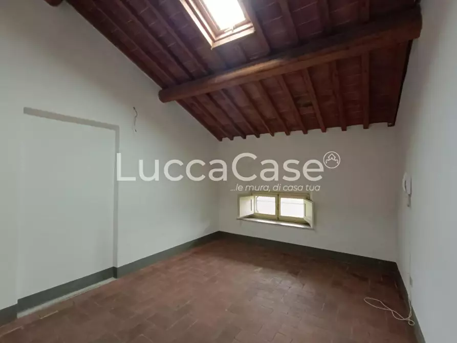 Immagine 10 di Ufficio in vendita  a Lucca