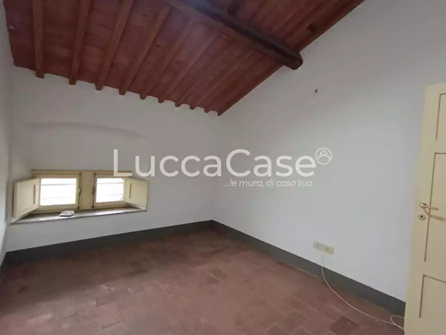 Immagine 2 di Ufficio in vendita  a Lucca
