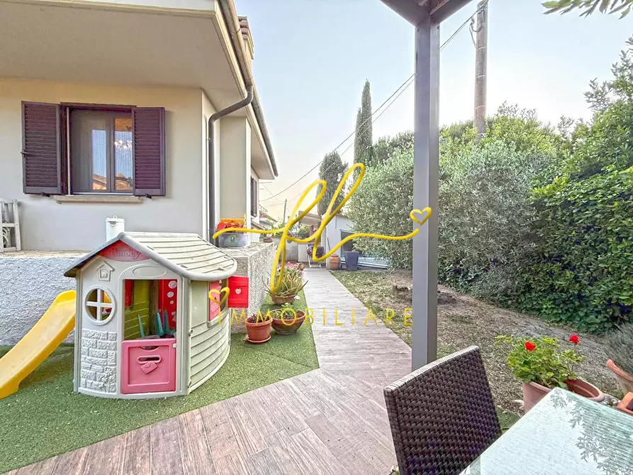 Immagine 3 di Appartamento in vendita  a Cecina