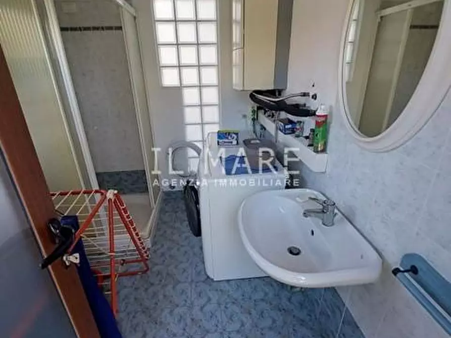 Immagine 27 di Villa in vendita  a Massa