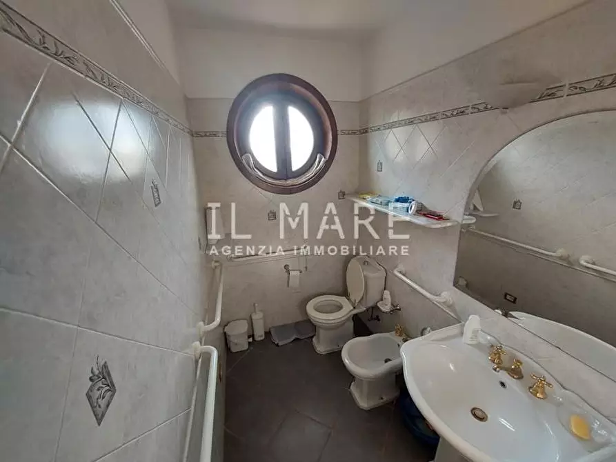 Immagine 25 di Villa in vendita  a Massa