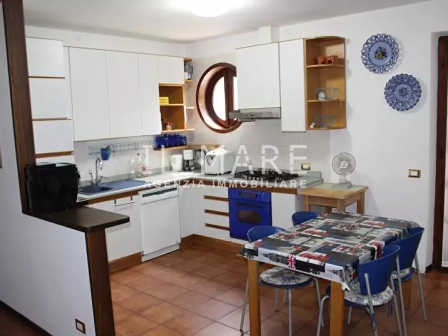 Immagine 9 di Villa in vendita  a Massa