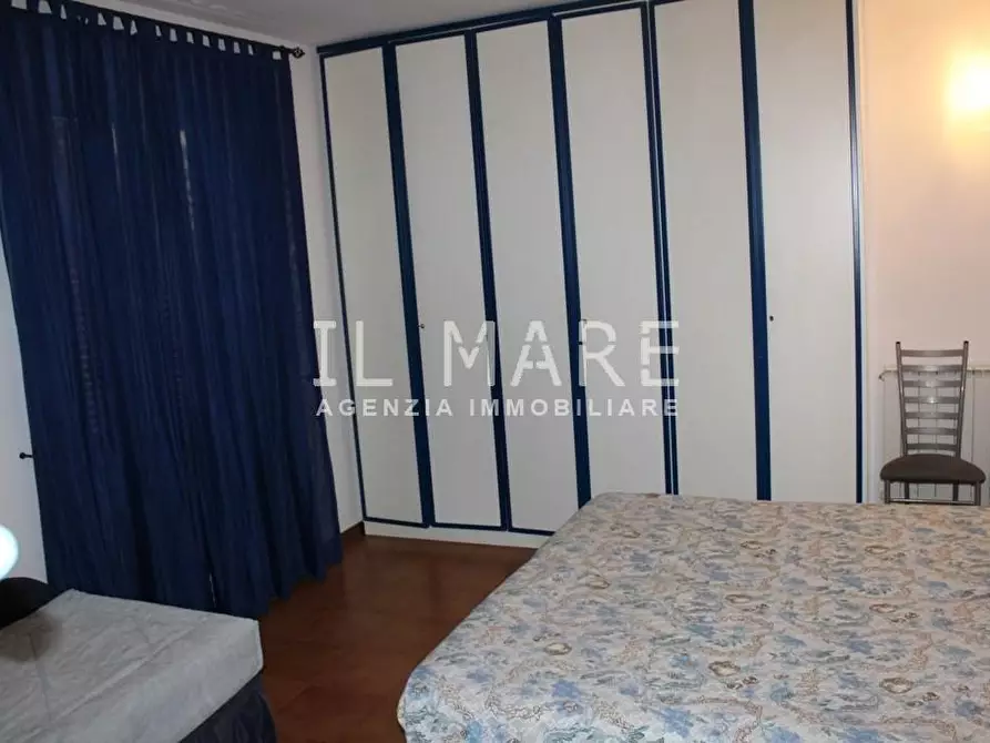 Immagine 11 di Villa in vendita  a Massa