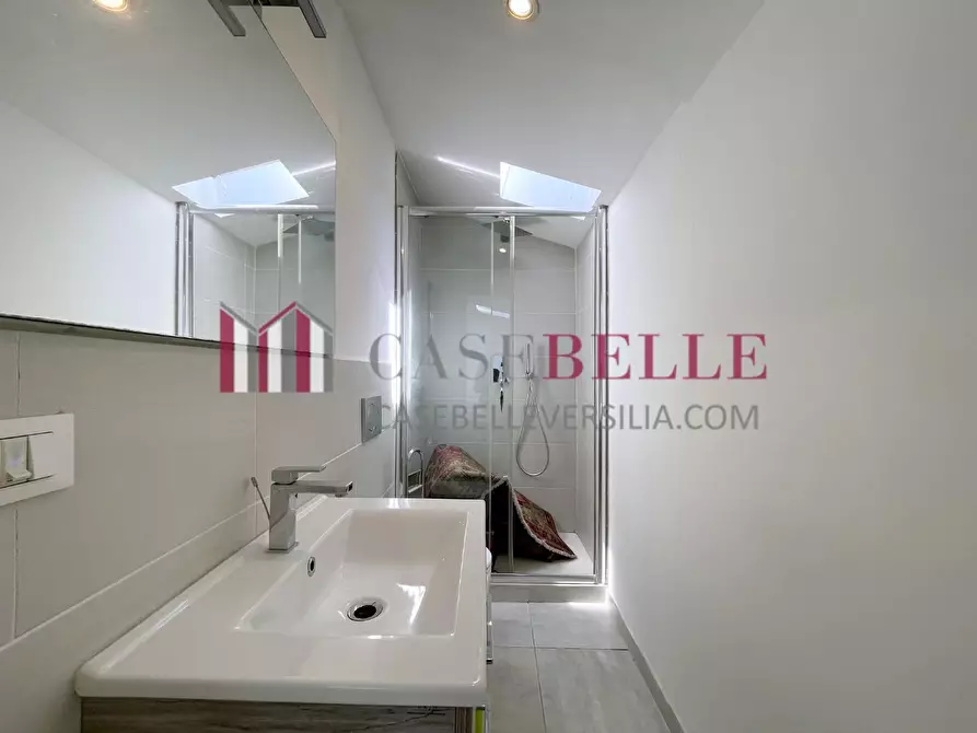 Immagine 45 di Villetta a schiera in vendita  a Viareggio