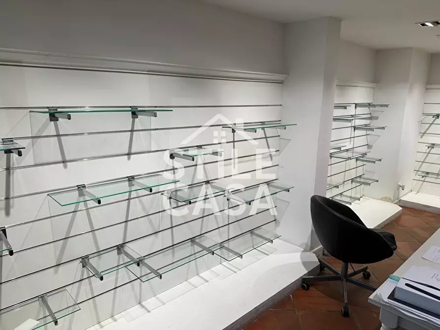 Immagine 9 di Laboratorio in vendita  a Firenze