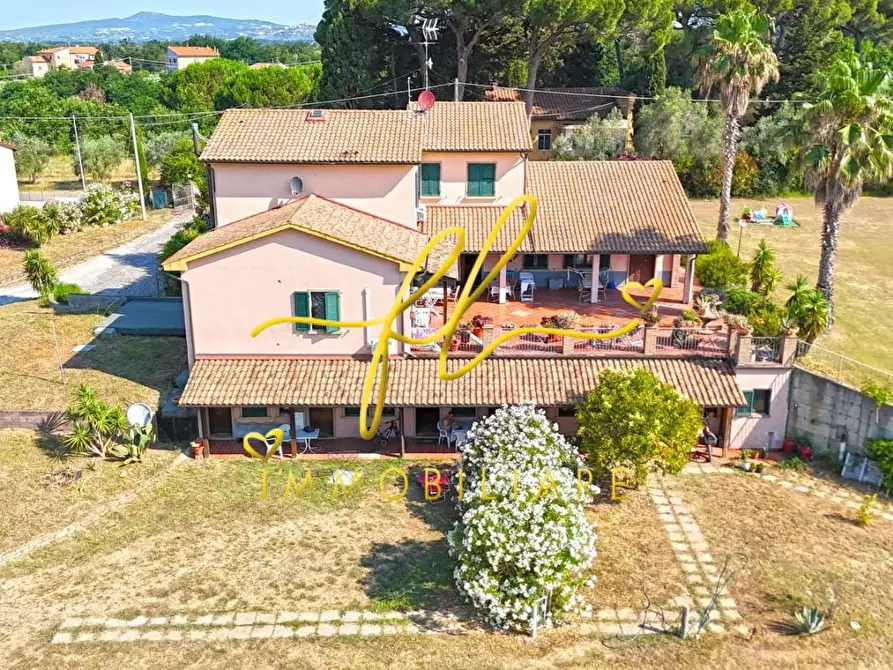 Immagine 10 di Casa colonica in vendita  a Cecina