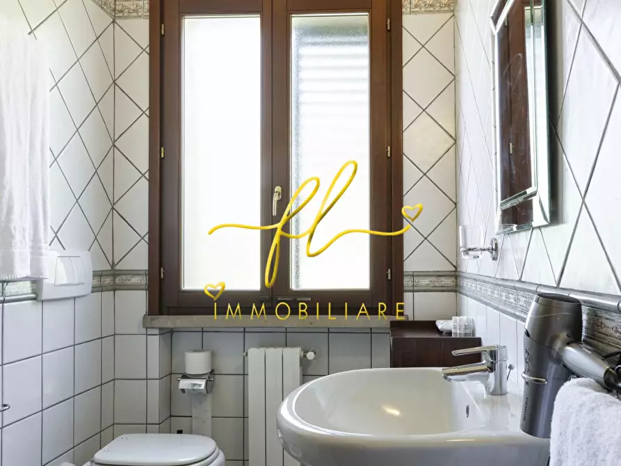 Immagine 39 di Casa colonica in vendita  a Cecina