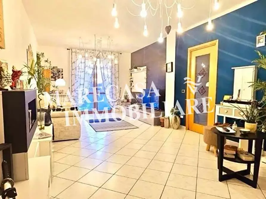 Immagine 2 di Appartamento in vendita  a Carrara